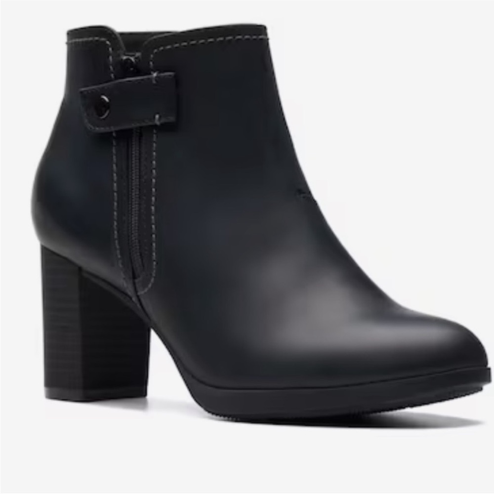Clarks Bayla Glow Black Leather Ankle Bootie Block Heel